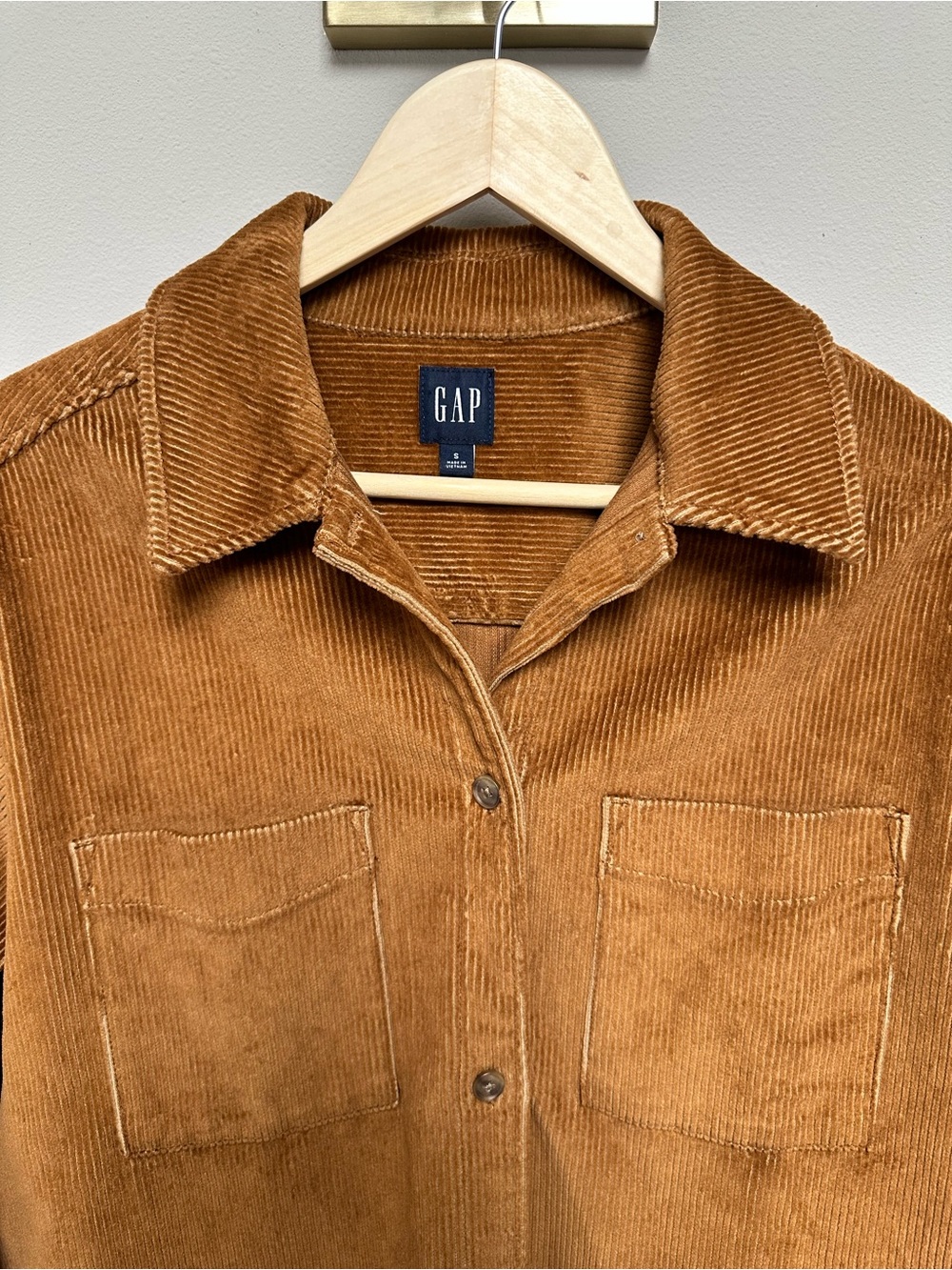 GAP Corduroy Button-Front Shirt in Warm Tan
